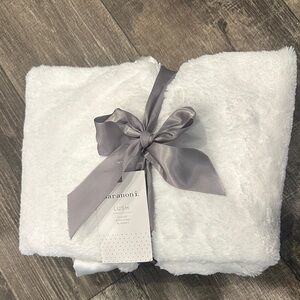 Saranoni lush White receiving blanket